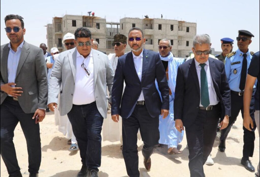 نواذيبو: المندوب العام لـ “التآزر” يزور مشروع السكن الاجتماعي ومحطة تحلية مياه البحر