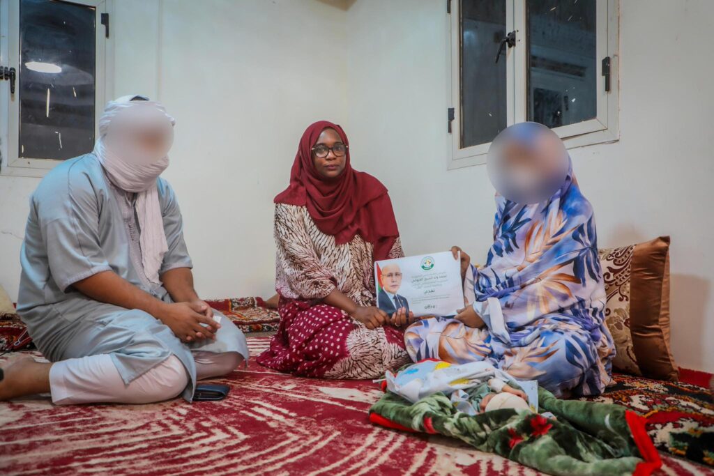 التآزر تقدم دعمًا لأسرة متعففة رزقت بثلاثة توائم